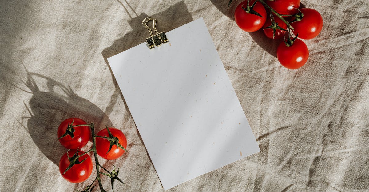 composition-of-blank-clipboard-and-ripe-tomatoes-2