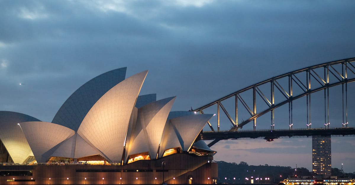 facade-of-modern-sydney-opera-house-of-unusual-design-with-large-concrete-shells-located-on-river-co