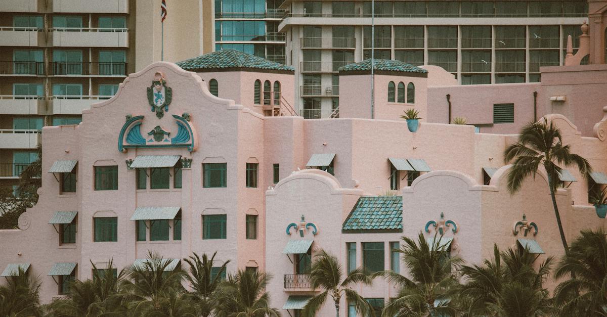 facade-of-the-royal-hawaiian-hotel-with-pink-concrete-1