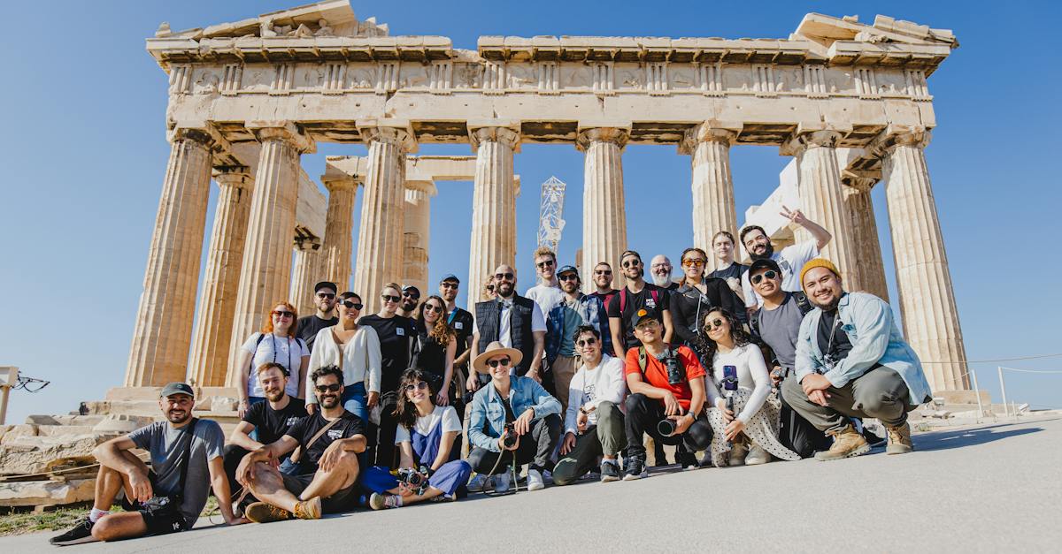 group-of-tourists-in-front-of-parthenon