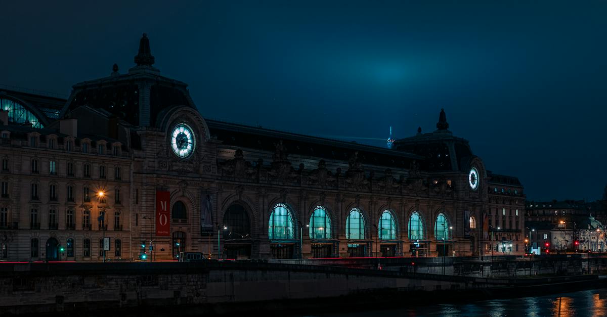 musee-d-orsay-building-view-at-night-from-the-river-1