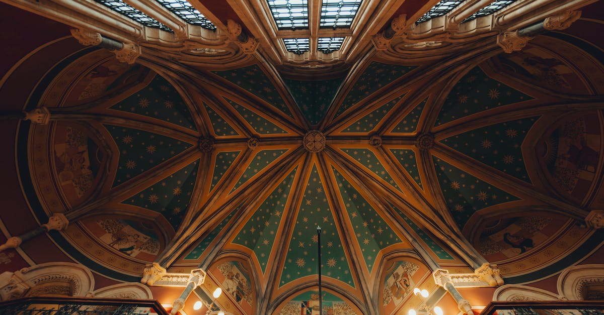 ornate-ceiling-of-st-pancras-renaissance-hotel-in-london-uk