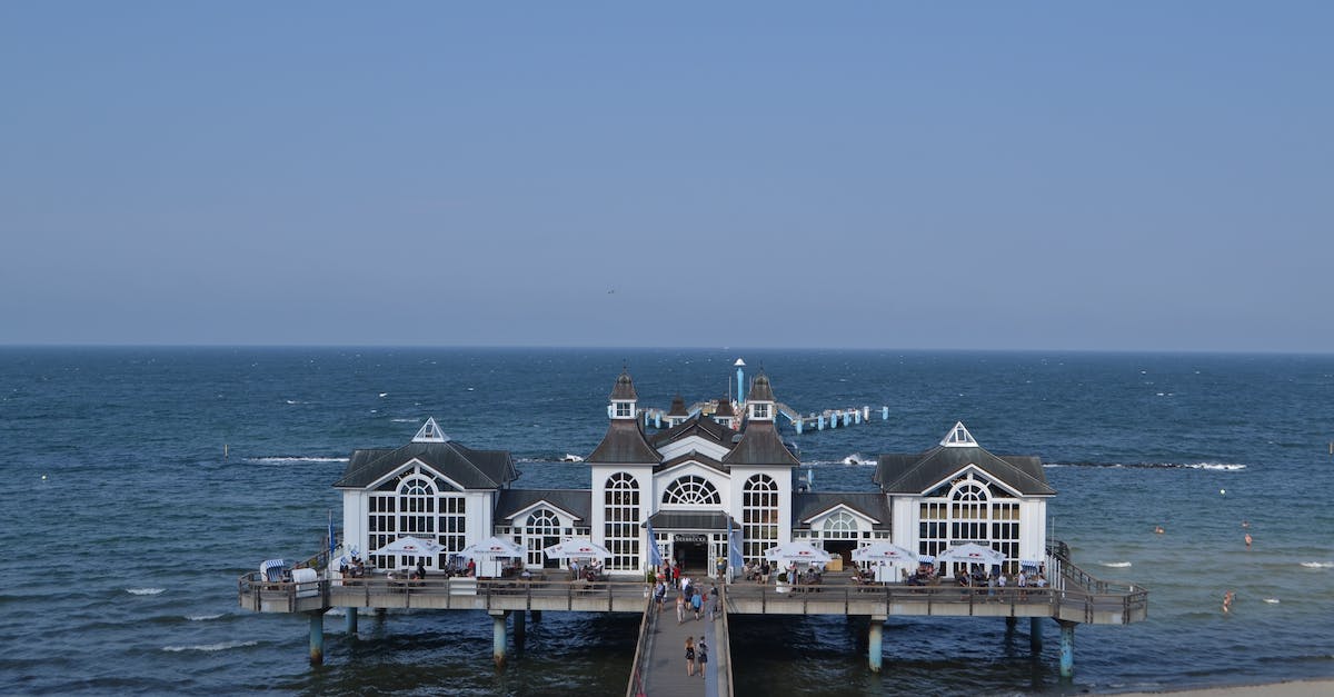 pier-with-restaurants