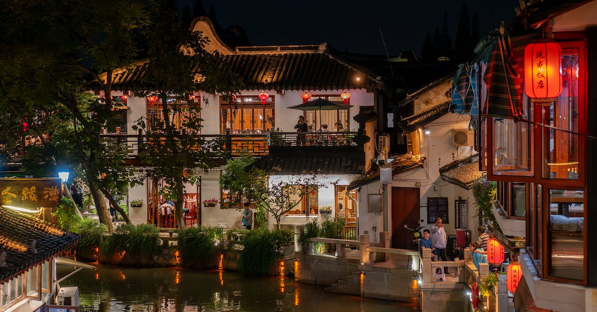restaurants-over-shantang-river-in-suzhou-at-night
