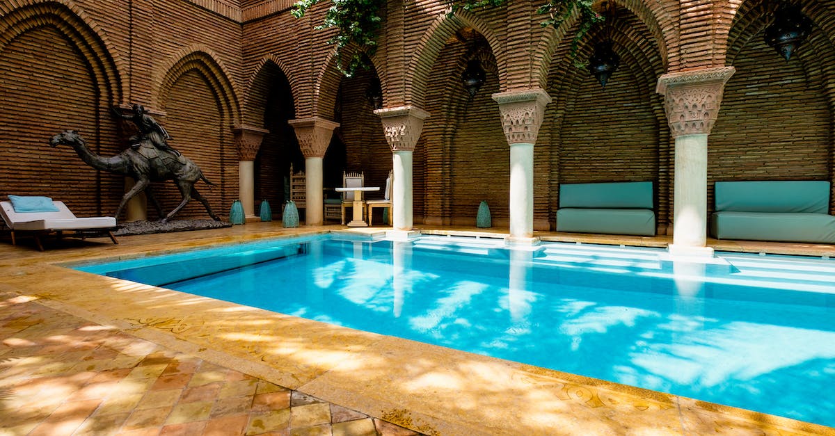 swimming-pool-in-the-la-sultana-hotel-in-marrakech-morocco-1